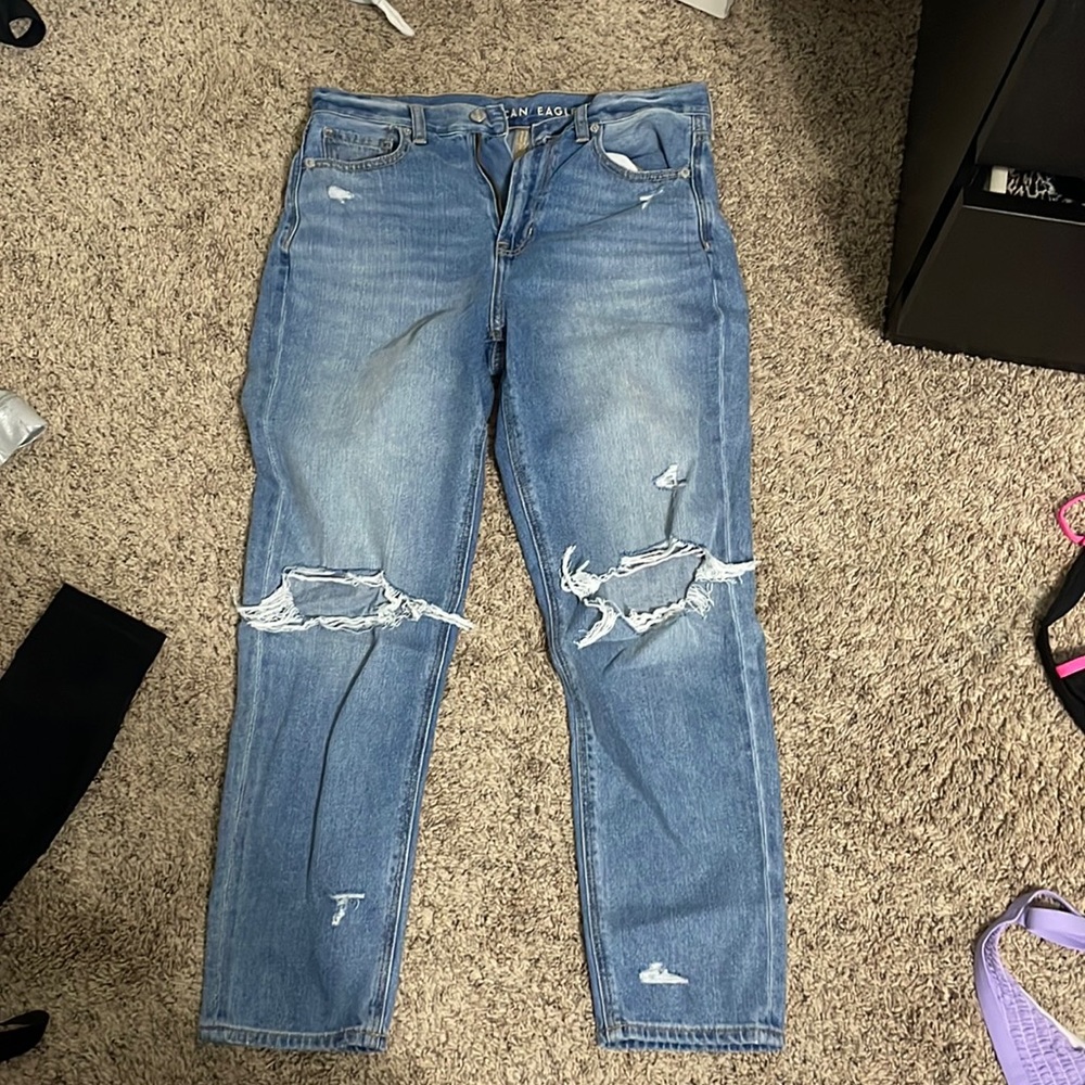 size four american eagle mom jeans!!